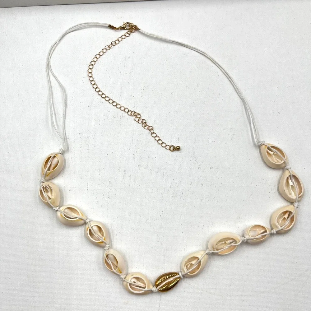 Vintage Natural Cowrie Shell Necklace Gold Metallic Accent Cream Cord Beachy Y2K - Picture 3 of 12